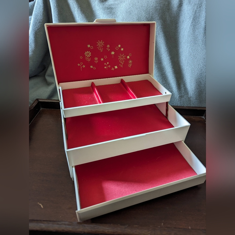 VINTAGE 1960s Plastic Jewelry Box | Red Interior | Roses on Top
